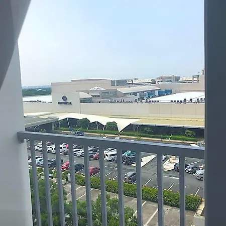Stunning 1 Bedroom Unit With Pool By The Mall