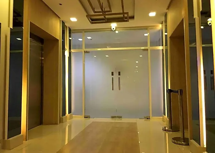 Stunning 1 Bedroom Unit With Pool By The Mall 4* Manila
