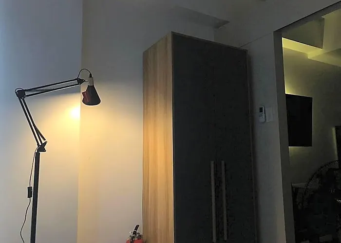 Stunning 1 Bedroom Unit With Pool By The Mall