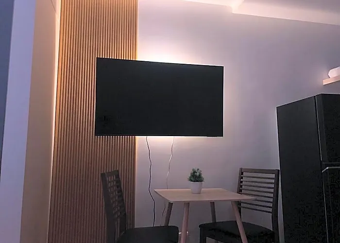 Stunning 1 Bedroom Unit With Pool By The Mall 4*